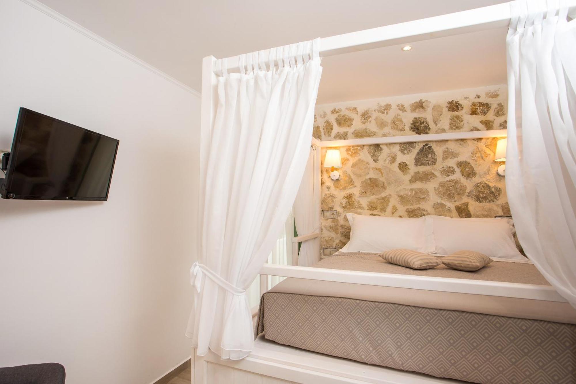 Egli Luxury Apartments Archangelos  Ngoại thất bức ảnh